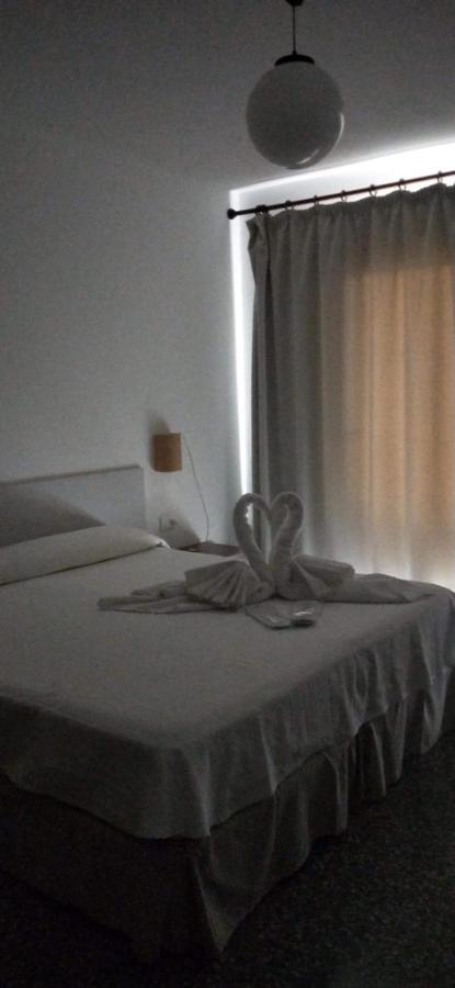Hostal S'Algaret Fornells  Buitenkant foto
