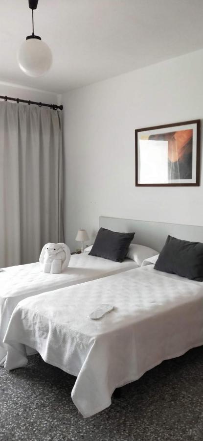 Hostal S'Algaret Fornells  Buitenkant foto