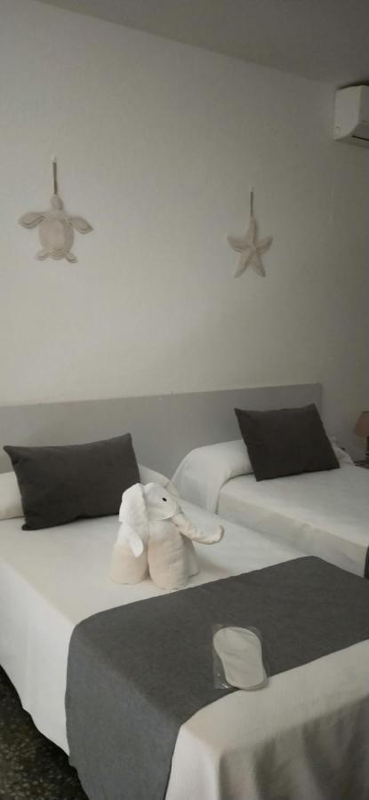 Hostal S'Algaret Fornells  Buitenkant foto