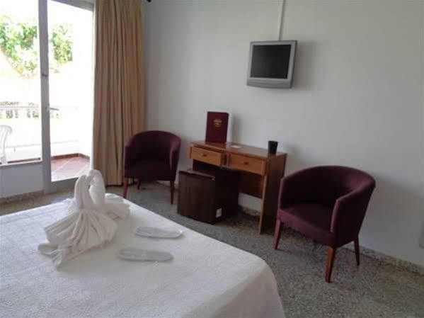 Hostal S'Algaret Fornells  Buitenkant foto